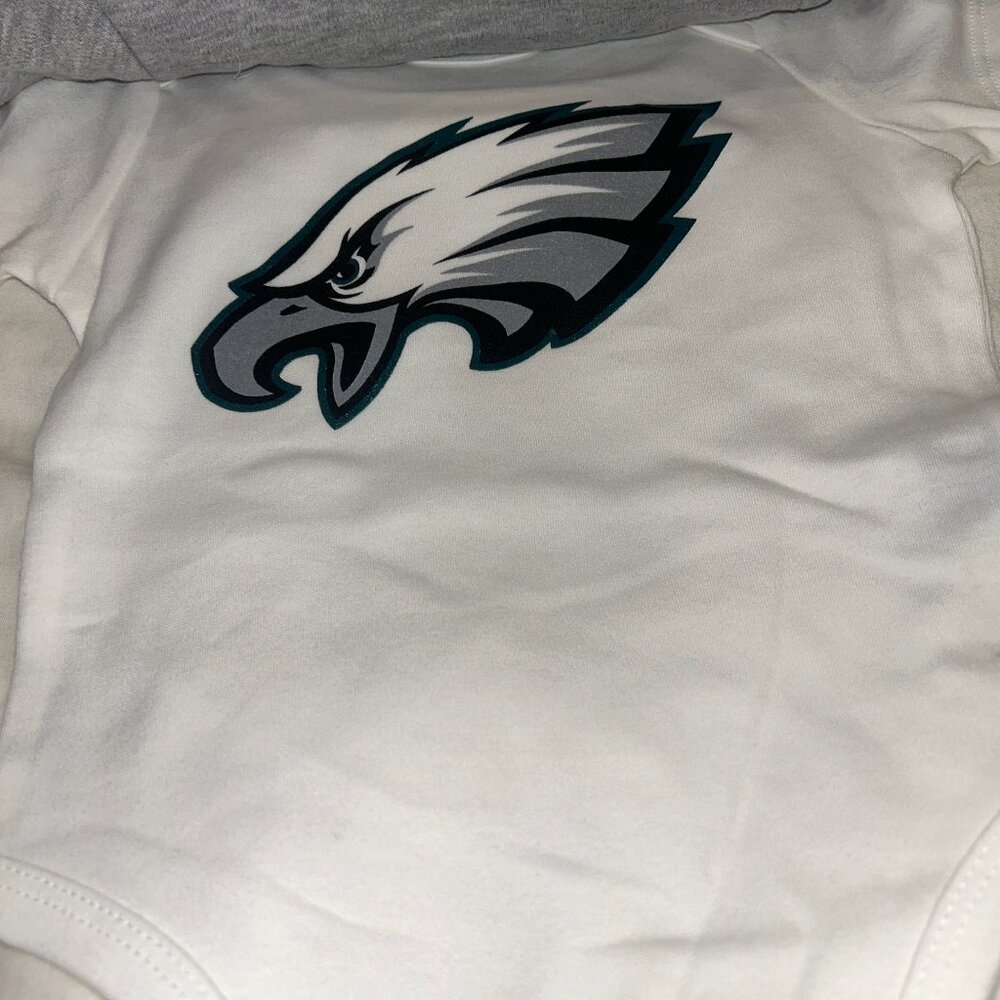 NWT Philadelphia Eagles Onesie 3 Piece Set - 6-9 Months - Picture 3 of 4